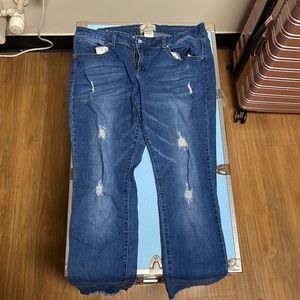 E Carina Size 17 Ripped Blue Jeans w/ Frayed Hem Design